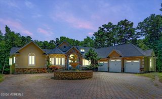 10 Syngle Way, Morganville, NJ 07751