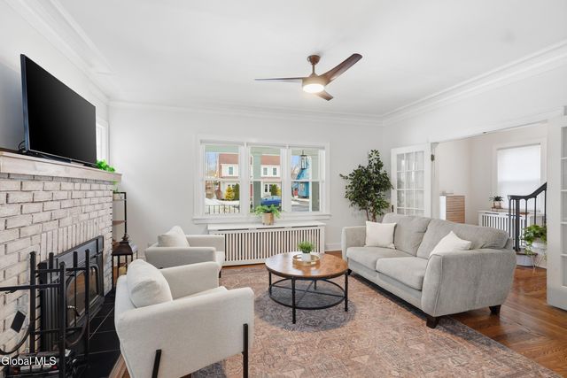 828 Decamp Avenue, Schenectady, NY 12309