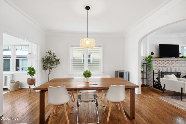 828 Decamp Avenue, Schenectady, NY 12309