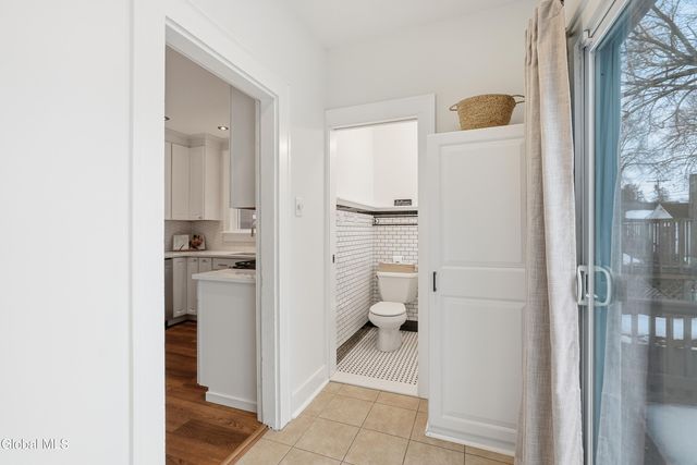 828 Decamp Avenue, Schenectady, NY 12309