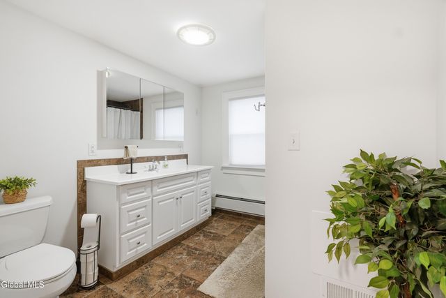 828 Decamp Avenue, Schenectady, NY 12309