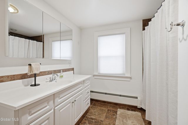 828 Decamp Avenue, Schenectady, NY 12309