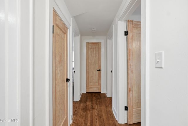 828 Decamp Avenue, Schenectady, NY 12309