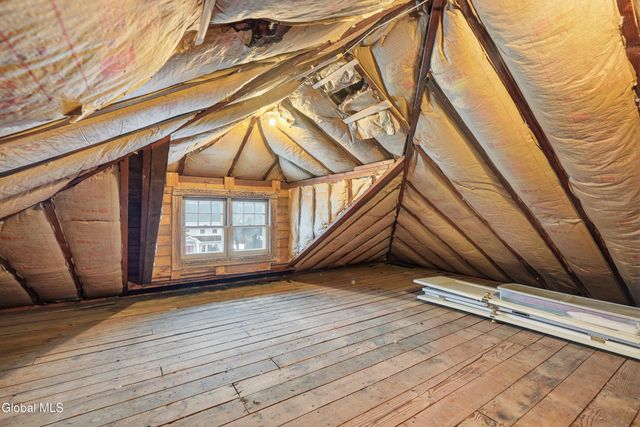 828 Decamp Avenue, Schenectady, NY 12309