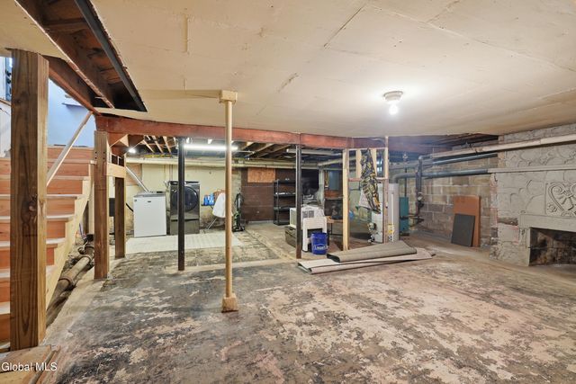 828 Decamp Avenue, Schenectady, NY 12309