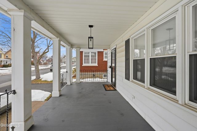 828 Decamp Avenue, Schenectady, NY 12309