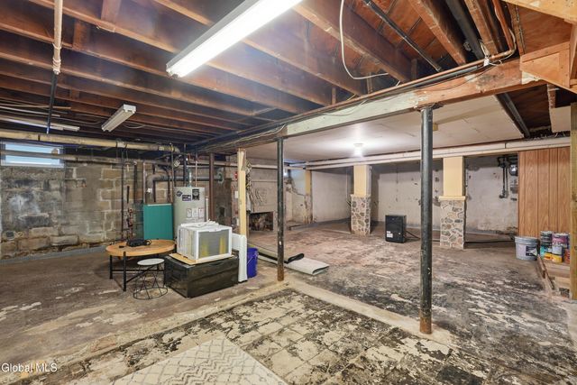 828 Decamp Avenue, Schenectady, NY 12309