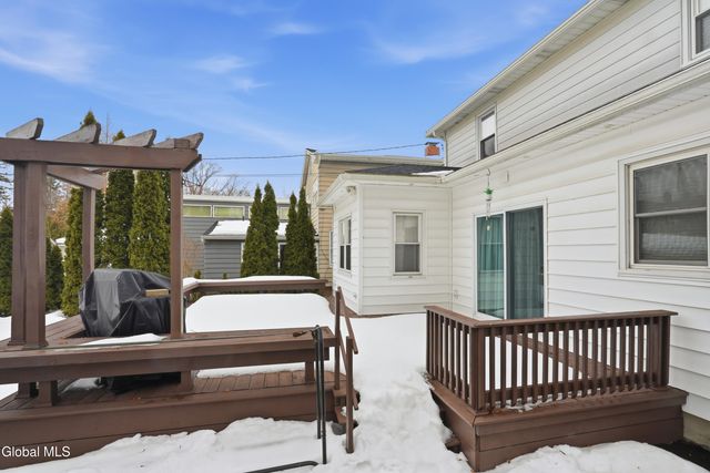 828 Decamp Avenue, Schenectady, NY 12309