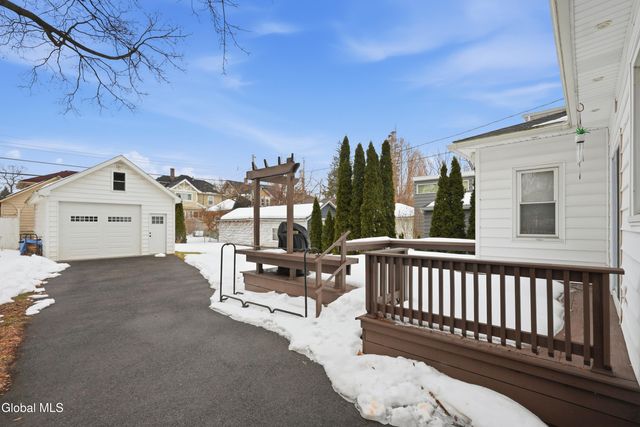 828 Decamp Avenue, Schenectady, NY 12309