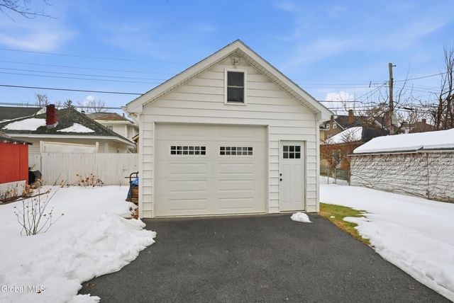 828 Decamp Avenue, Schenectady, NY 12309