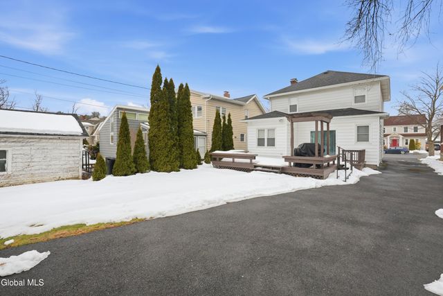 828 Decamp Avenue, Schenectady, NY 12309