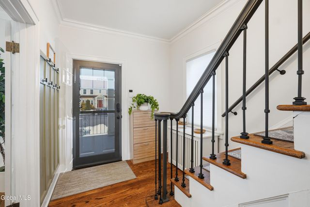 828 Decamp Avenue, Schenectady, NY 12309