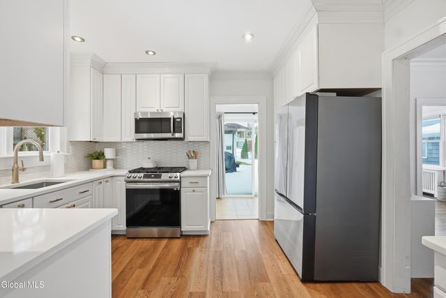 828 Decamp Avenue, Schenectady, NY 12309