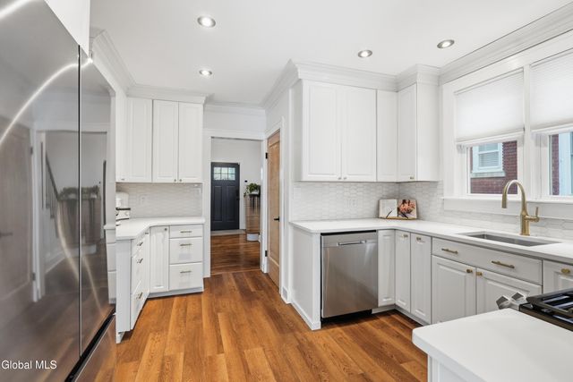 828 Decamp Avenue, Schenectady, NY 12309