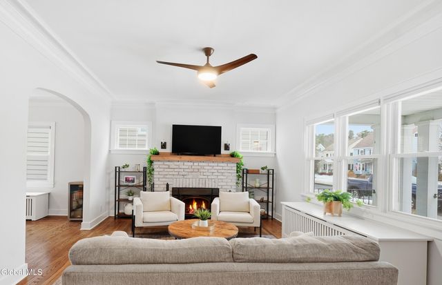 828 Decamp Avenue, Schenectady, NY 12309