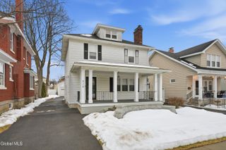 828 Decamp Avenue, Schenectady, NY 12309