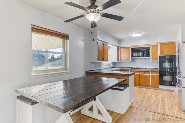 420 E F Street, Jenks, OK 74037