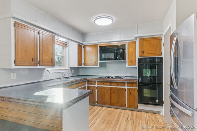 420 E F Street, Jenks, OK 74037