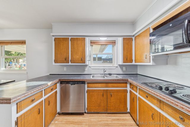 420 E F Street, Jenks, OK 74037