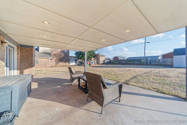 420 E F Street, Jenks, OK 74037
