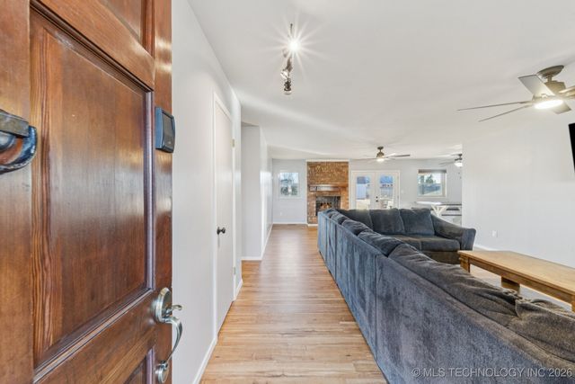 420 E F Street, Jenks, OK 74037