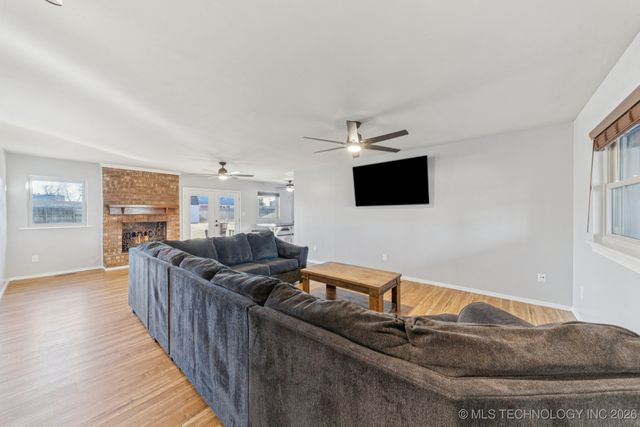 420 E F Street, Jenks, OK 74037