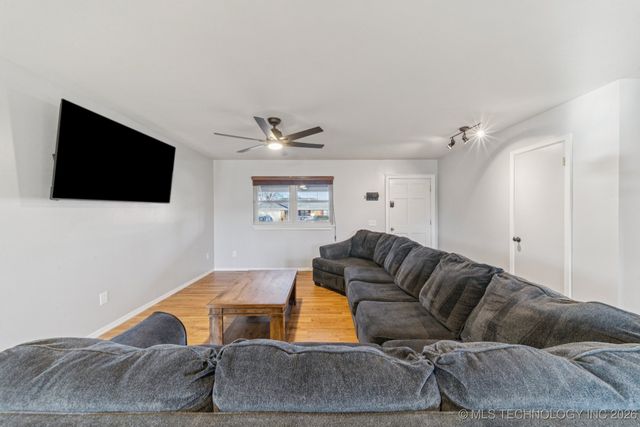 420 E F Street, Jenks, OK 74037