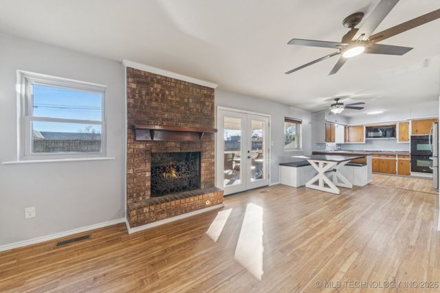 420 E F Street, Jenks, OK 74037