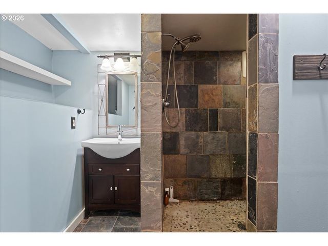 1705 N TERRY St, Portland, OR 97217