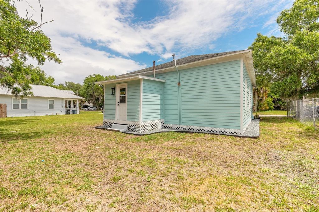 Image 8 of property listing at 306 SHELDON STREET, New Smyrna Beach, FL 32168