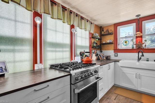 12 N Juniper ST, Hampton, VA 23669