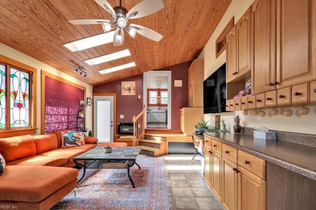 12 N Juniper ST, Hampton, VA 23669