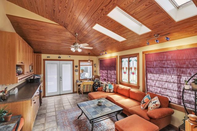 12 N Juniper ST, Hampton, VA 23669