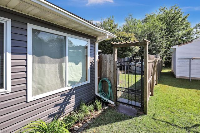 12 N Juniper ST, Hampton, VA 23669