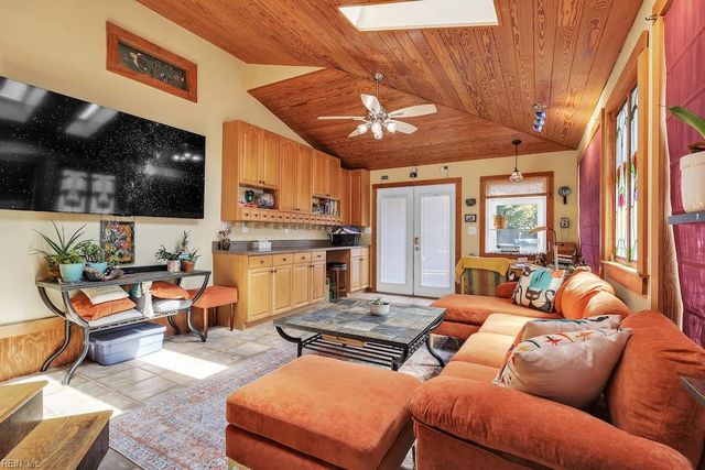 12 N Juniper ST, Hampton, VA 23669