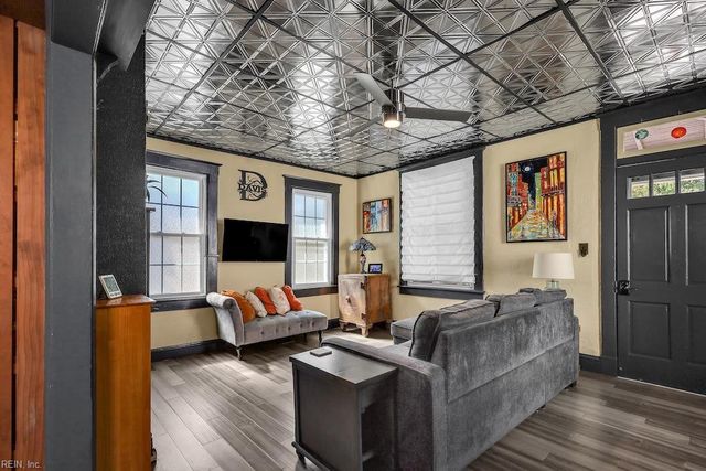 12 N Juniper ST, Hampton, VA 23669