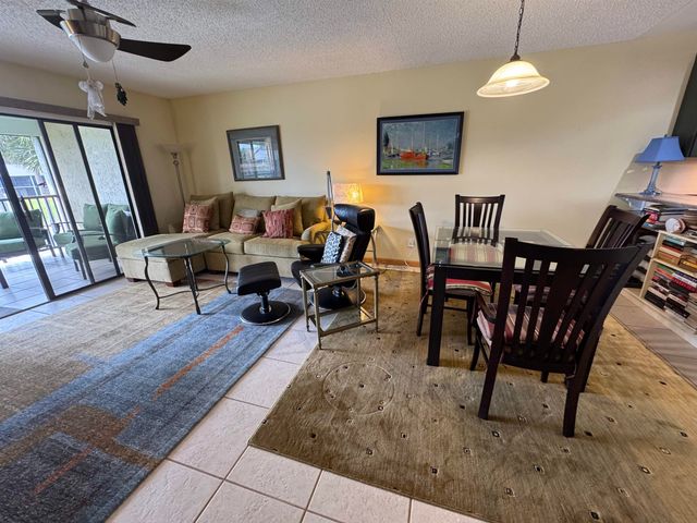 77 Village Del Lago Cir, St Augustine, FL 32080