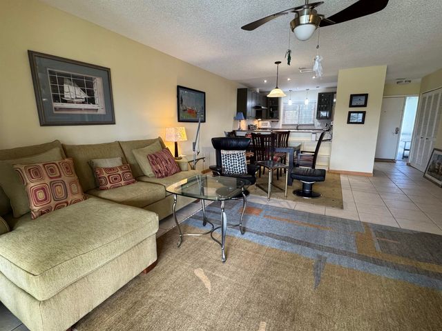 77 Village Del Lago Cir, St Augustine, FL 32080