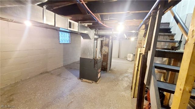 18 Whitney Avenue S, Youngstown, OH 44509