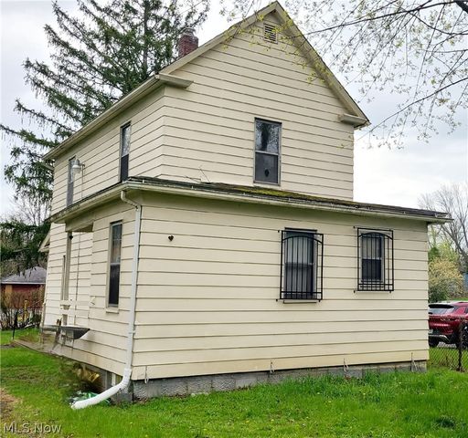 18 Whitney Avenue S, Youngstown, OH 44509