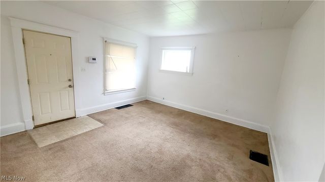 18 Whitney Avenue S, Youngstown, OH 44509