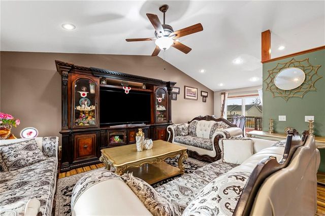 3212 Morton Lane, St Joseph, MO 64506