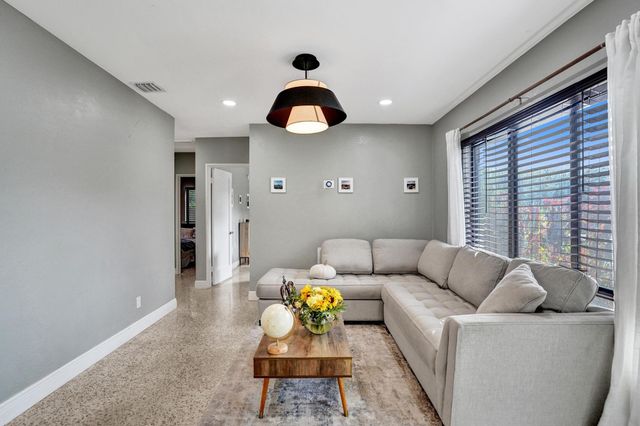 1728 NE 17th Terrace, Fort Lauderdale, FL 33305