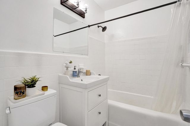 1728 NE 17th Terrace, Fort Lauderdale, FL 33305