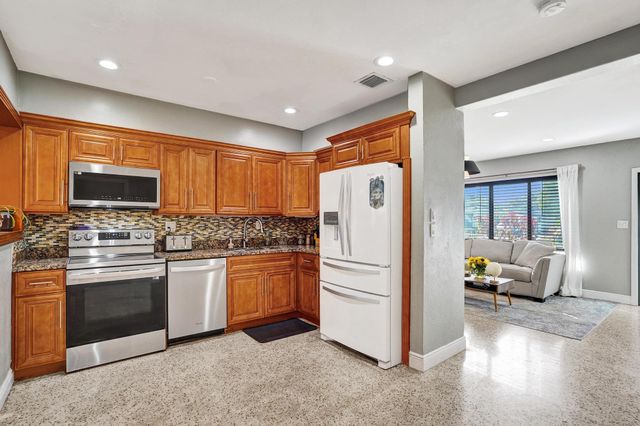 1728 NE 17th Terrace, Fort Lauderdale, FL 33305