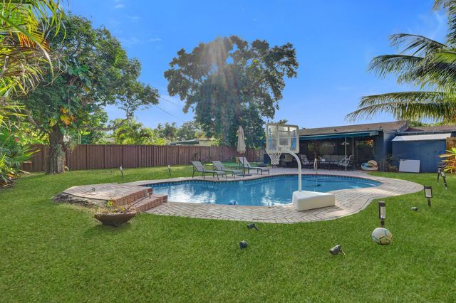 1728 NE 17th Terrace, Fort Lauderdale, FL 33305