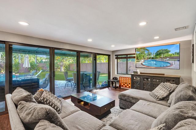 1728 NE 17th Terrace, Fort Lauderdale, FL 33305