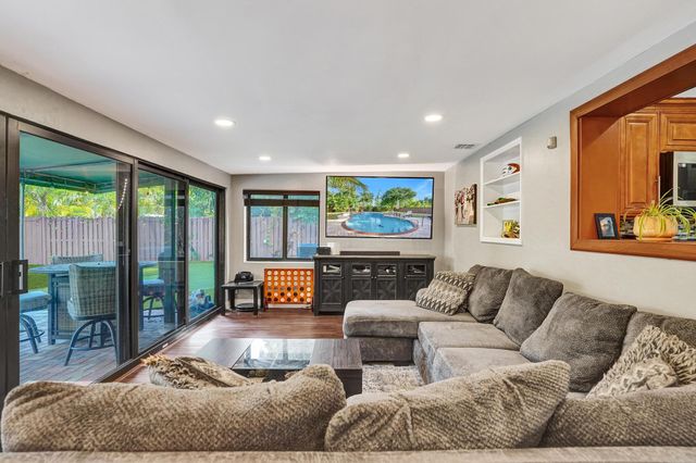 1728 NE 17th Terrace, Fort Lauderdale, FL 33305