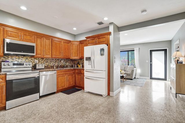 1728 NE 17th Terrace, Fort Lauderdale, FL 33305