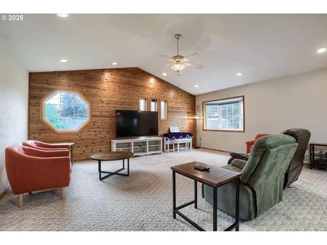 307 Ne 110TH St, Vancouver, WA 98685